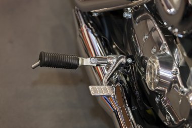 Motosiklet bacak sahibi