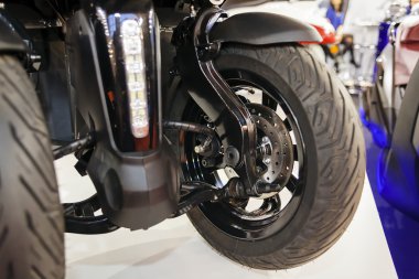 Üç tekerlekli scooter 