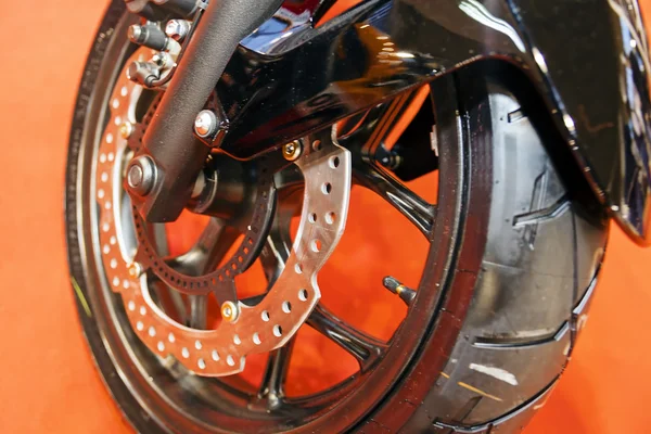 Fecho das rodas da motocicleta — Fotografia de Stock