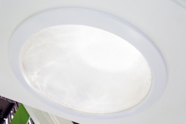 Çerçeveli tavana yakın ışık