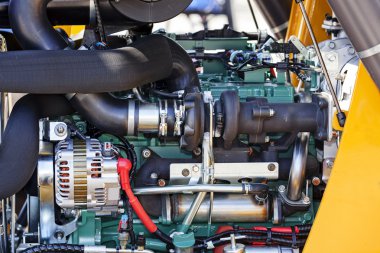 Ekskavatör kazma motorlu