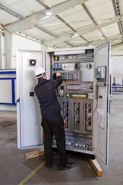 Endüstriyel kontrol paneli