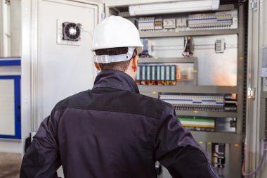 Endüstriyel kontrol paneli