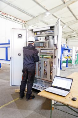 Endüstriyel kontrol paneli