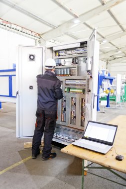 Endüstriyel kontrol paneli