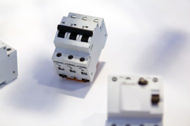 Sigortaları üç sigortalar ile