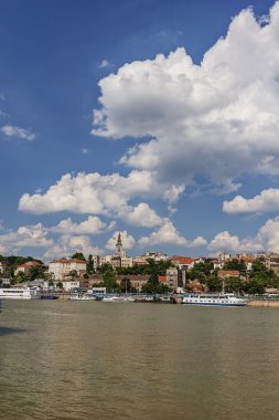 Belgrad Kalesi ve izdiham iki nehir üzerinde şehrin eski kısmı Panorama görünüm