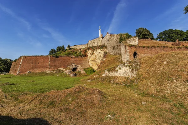 Belgrade fortress and victor monument — Stock Photo, Image