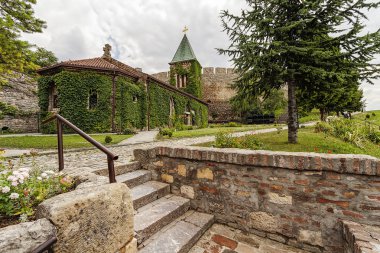 Belgrad kale ve kilise ile Bahçe