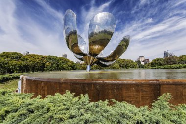 Floralis Generica heykel 