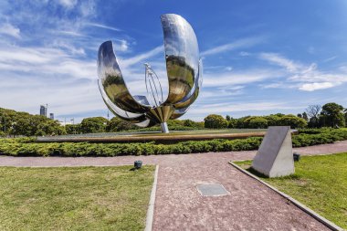 Floralis Generica heykel 