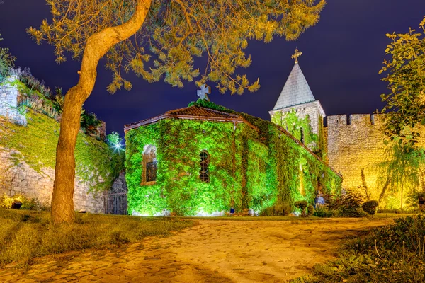 Белградская крепость и церковь с садом — стоковое фото