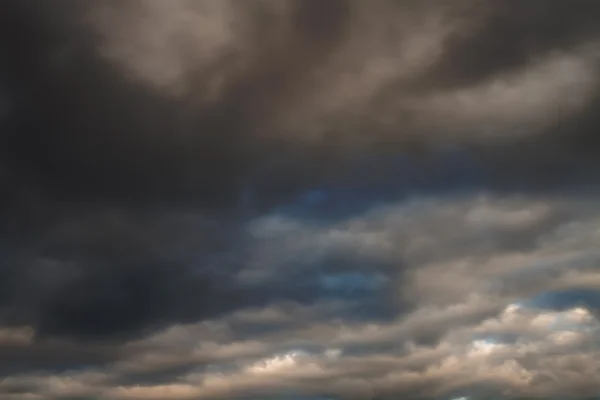 Visa Den Blå Himlen Med Moln Mulen Dag Före Stormen — Stockfoto