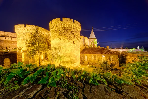 Festung Belgrad und Kirche mit Garten — Stockfoto