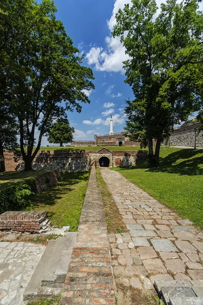 贝尔格莱德堡垒和维克多纪念碑 — 图库照片