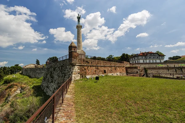 Belgrado Muralhas Medievais Fortaleza Monumento Vitorioso Durante Dia Sérvia — Fotografia de Stock