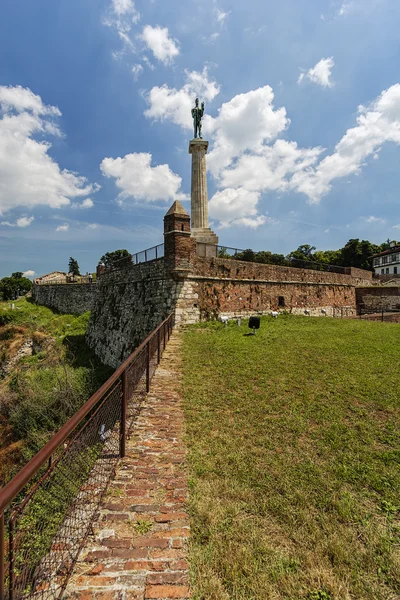 Belgrado Muralhas Medievais Fortaleza Monumento Vitorioso Durante Dia Sérvia — Fotografia de Stock