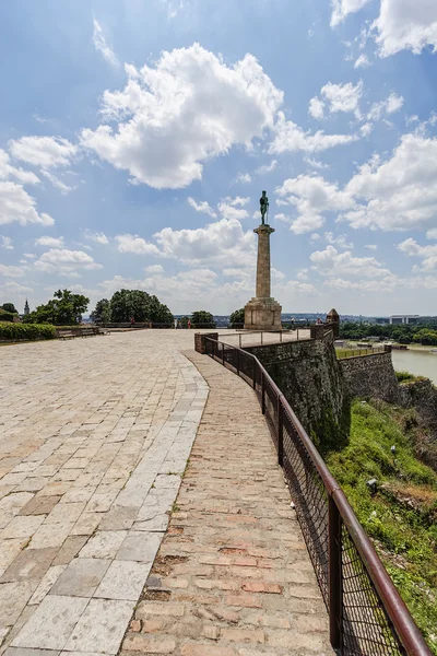 Bělehradské pevnosti a Viktor památník — Stock fotografie