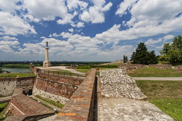 Belgrade fortress and victor monument — Stock Photo, Image