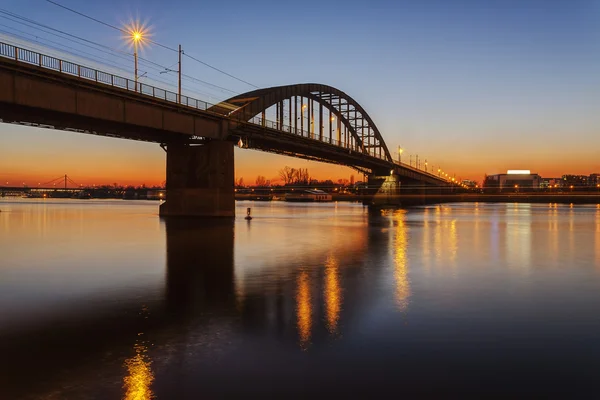 Vista panorámica del puente sobre el río — Foto de Stock