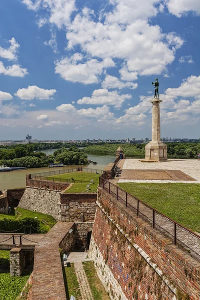 Belgrade fortress and victor monument — Stock Photo, Image