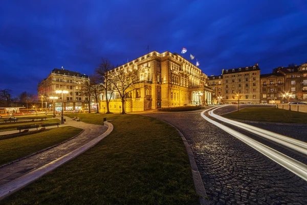 Parco vicino al Palazzo del Governo — Foto Stock