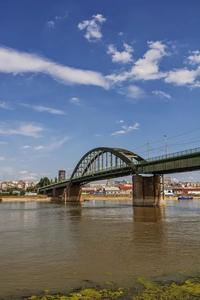 Panorama pohled na most přes řeku — Stock fotografie