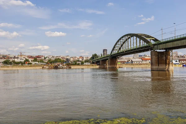 Panorama pohled na most přes řeku — Stock fotografie