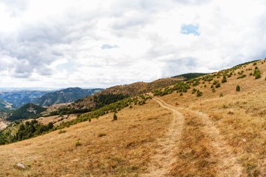 Dağ manzarası ve panorama sonbahar günü görünümünde