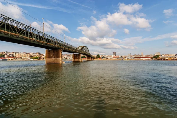 Panorama pohled na most přes řeku — Stock fotografie