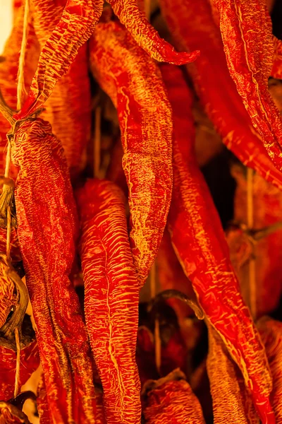 Nahaufnahme Der Traditionellen Herbstlichen Getrockneten Paprika Und Ihrer Konsistenz Beachten — Stockfoto