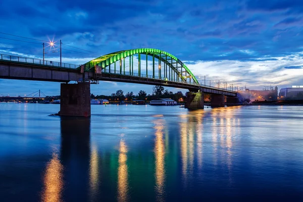 Pont la nuit — Photo