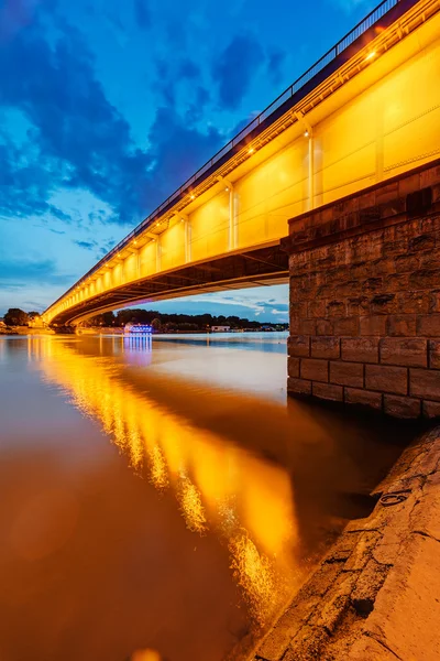 Pont la nuit — Photo