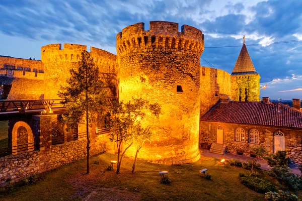 Πάρκο και το φρούριο kalemegdan του Βελιγραδίου — Stockfoto