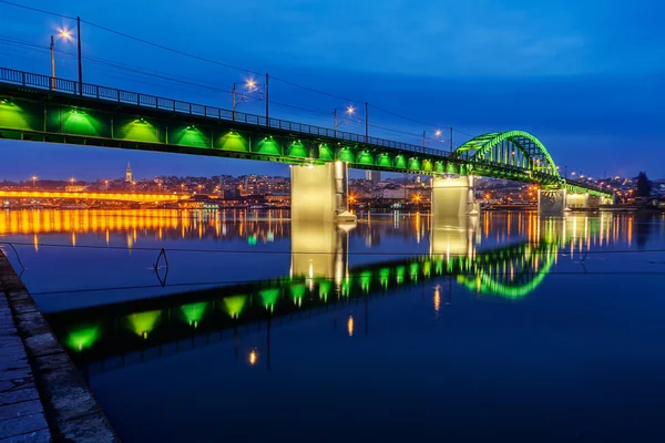 Brug bij nacht — Stockfoto