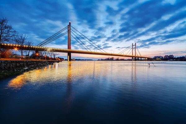 Brug bij nacht — Stockfoto