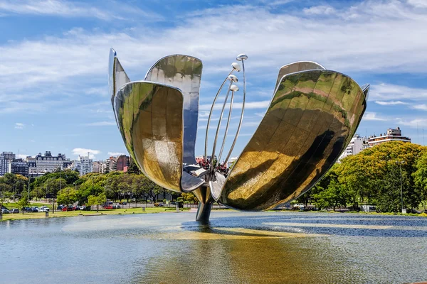 Floralis Generica скульптури — стокове фото