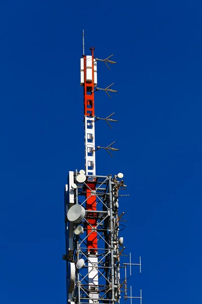 Antena de telecomunicações — Fotografia de Stock