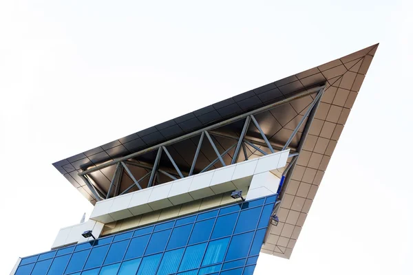 Bâtiment moderne avec façade en verre — Photo