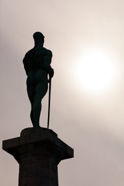 Victor anıt bulutlu bir günde