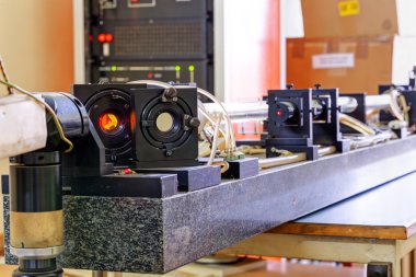 Laboratuvar kırmızı lazer