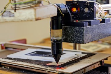 Kırmızı lazer Kesim Makinası