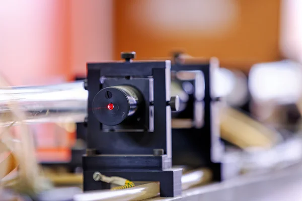Rode laser in laboratorium — Stockfoto