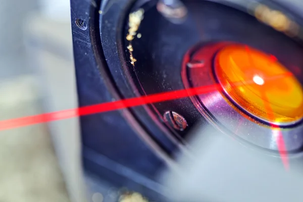 Czerwony laser w laboratorium — Zdjęcie stockowe