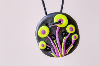 El taş kolye yapımı