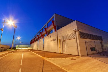 Geceleri konut yapı alüminyum cephe
