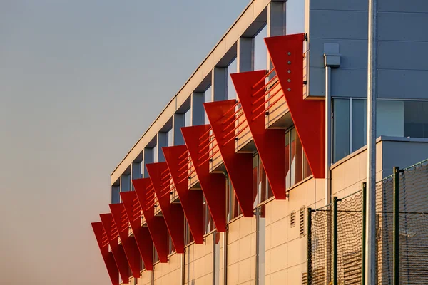 Fachada de aluminio en edificio residencial — Foto de Stock