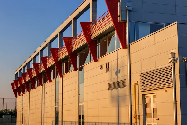 Fachada de aluminio en edificio residencial — Foto de Stock