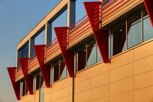 Fachada de aluminio en edificio residencial — Foto de Stock