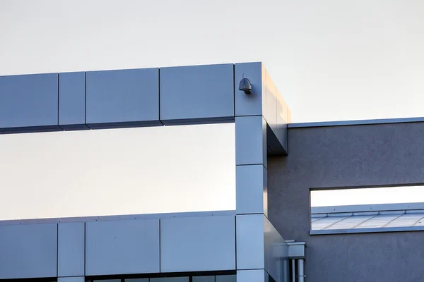 Fachada de alumínio no edifício industrial — Fotografia de Stock